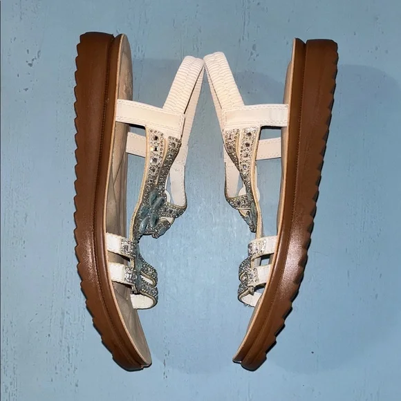 Annie Women's 6.5 White Floral Rhinestone Beaded Flat Sandals, NWOT - Picture 4 of 10